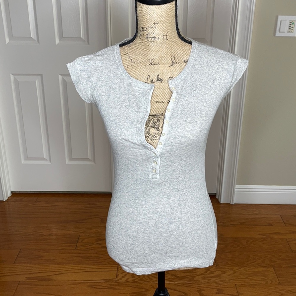 Abercrombie & Fitch Gray ribbed Henley size L